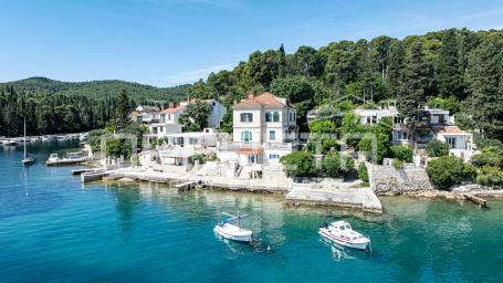 Luksuzno namješteni stanovi uz more na Korčuli – rijetka prilika