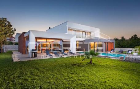 Luksuzna SMART HOME villa s Infinity bazenom 400m od mora