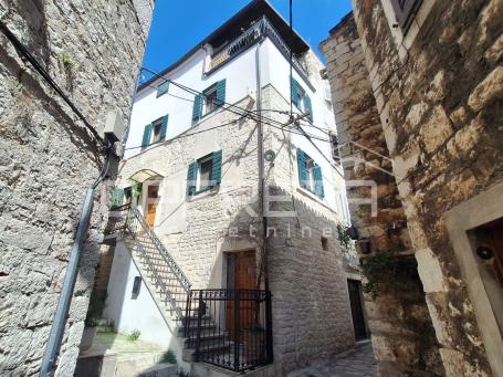 Renovirana kuća s 2 stana, Šibenik- Centar