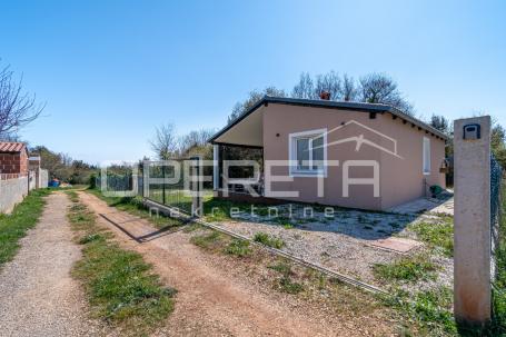 Samostojeca prizmenica 84 m2 kod Valture okružena zelenilom