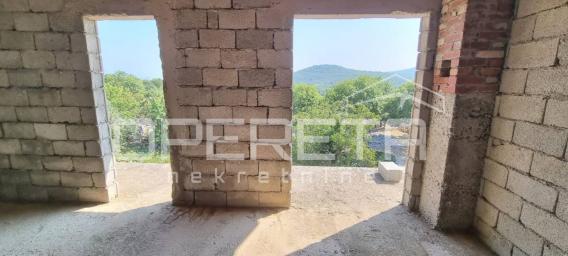 Nedovršena kuća na Braču – Humac Gornji na 1.820 m² zemljišta