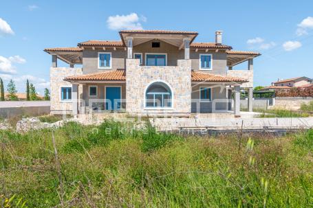 Istra, Rovinj okolica-kuća s bazenom pogled more
