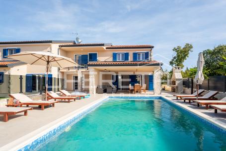 Prostrana moderna vila s bazenom – otok Krk, mir i udobnost na 931 m² zemljišta