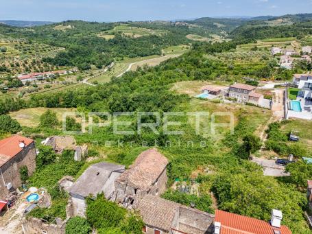 Istra, Momjan-građevinsko zemljište s ruševinom