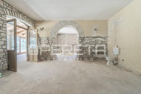 Istra, Kanfanar, poslovni prostor na frekventnoj lokaciji, prilika za investicij