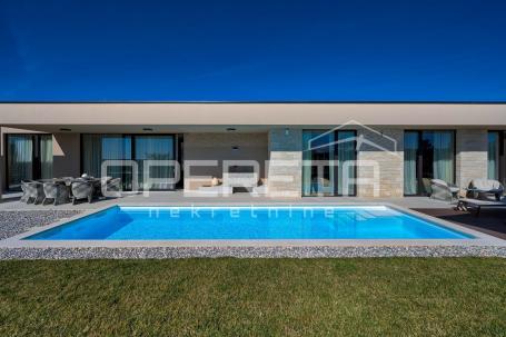 Istra, Kaštelir-  moderna prizemnica s uređenim vrtom i pogledom na more 
