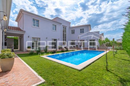 ISTRA, POREČ (OKOLICA) - Bezvremenska vila s bazenom - investicija u luksuz
