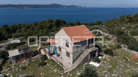 Kuća uz more s panoramskim pogledom i terasom – Milna, otok Brač