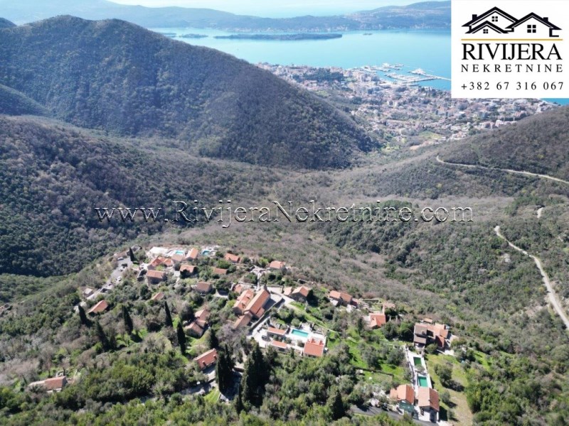 Na prodaju zemljiste sa rusevinama kamene kuce Tivat