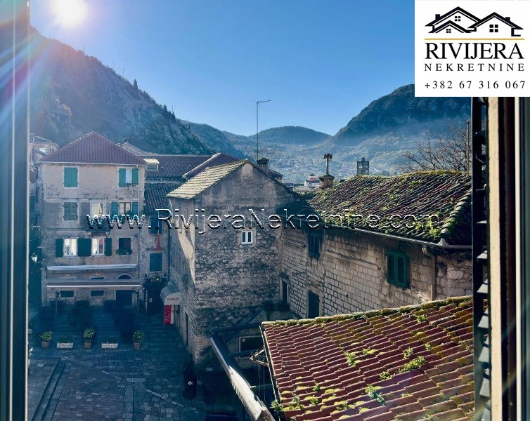 Na prodaju dvosoban stan Stari Grad Kotor