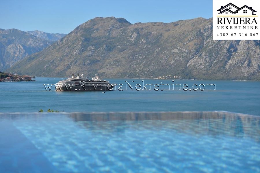 Na prodaju luksuzan trosoban stan sa bazenom Dobrota Kotor