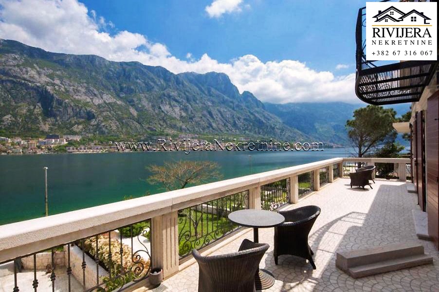 Kuca na obali mora Prcanj Kotor