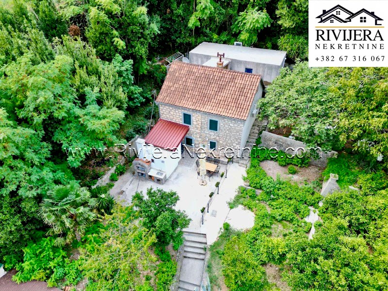 Na prodaju kamena kuca Muo Kotor