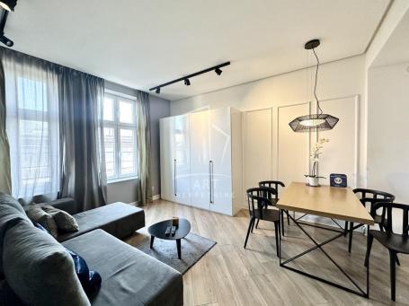 Centar, pešačka zona, namešten, mereno 73m2 ID#12061