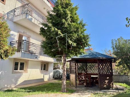 Stan, 179m2, garaža, dvorište ID#127801