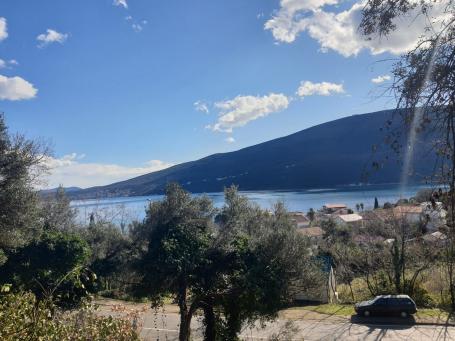 Prodaja urbanizovanog zemljišta 470 m² sa projektom – Đenovići, blizu Portonovi Marine, pogled na mo