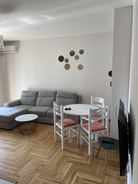 Prodaja dvosobnog, potpuno opremljenog stana 58 m² – Bečići