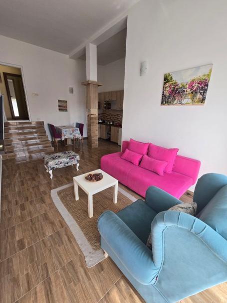 Izdavanje jednosobnog stana 45m² sa pogledom na more – Gospostina, Budva (dugoročno)