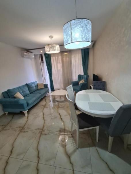 Prodaja luksuznog dvosobnog stana 64 m² sa pristupom bazenu – Rafailovići, Budva