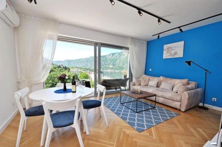 Jednosoban moderno opremljen stan sa pogledom na more 52m2 - Dobrota, Kotor