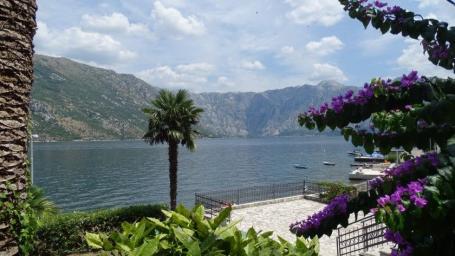 Na prodaju kuća na prvoj liniji do mora – Stoliv, Boka Kotorska