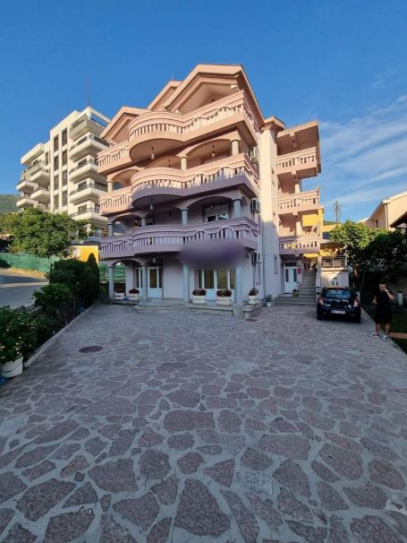 Prostrana kuća 750m2, Maine-Budva