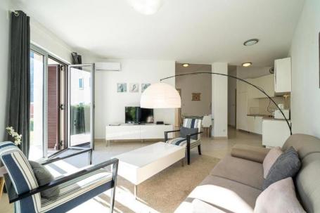 Dvosoban stan  površine 84m2 plus zelena terasa gratis u ekskluzivnom  kompleksu Lavender Bay, Kotor