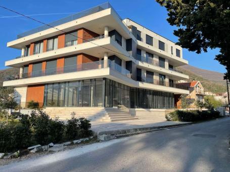 Poslovni Prostor 145m² u Novoj Zgradi na Atraktivnoj Lokaciji, Tivat - Donja Lastva