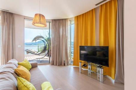 Prodaja luksuznog dvosobnog stana 156m² na prvoj liniji do mora sa panoramskim pogledom – Dukley Gar