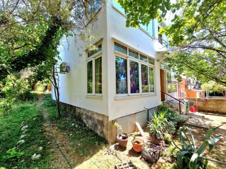 Kuća na prodaju, samo 150m od hotela Queen u Bečićima - Površine 165m2