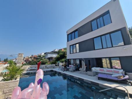 Ekskluzivna vila na prvoj liniji do mora sa bazenom i panoramskim pogledom - Krasici, Opština Tivat