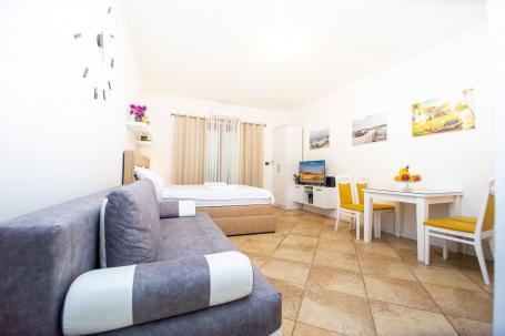 Na prodaju moderan studio apartman 37 m² na prvoj liniji do mora – Rafailovići