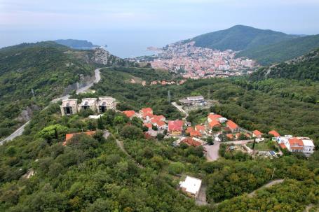 Urbanizovan plac 7708m2 Markovici, Budva