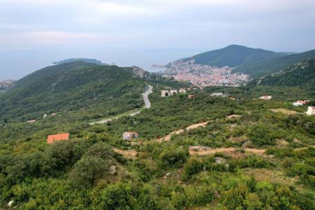 Urbanizovan plac 1238m2 Markovici, Budva
