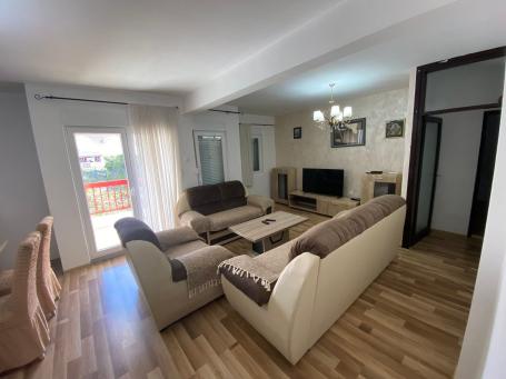 Trosoban moderno opremljen stan 91m² – Golubovina, Budva