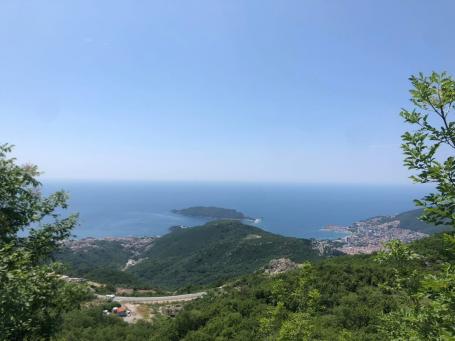 Plac sa Pogledom na Budvansku Rivijeru u Brajićima