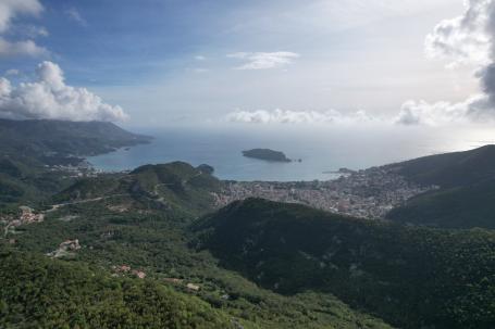 Plac 4000m2 sa Pogledom na Budvansku Rivijeru u Lapcicima