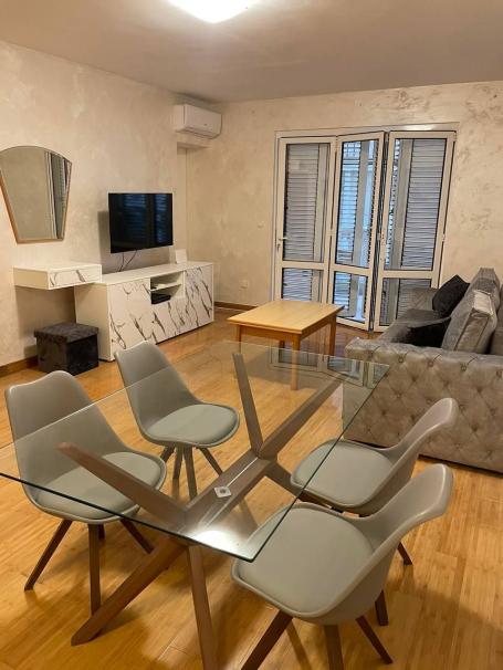 Prodaja jednosobnog stana 53 m² – Pržno, 100 m od mora