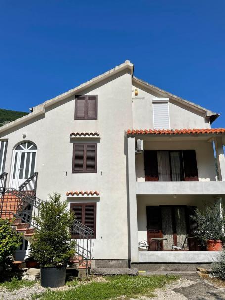 Prodaja kuće sa placem u Škaljarima, Kotor