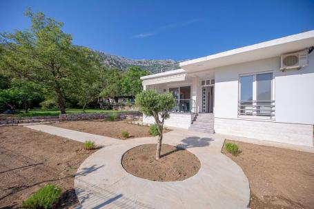 Kuća 100m2 sa prostranim placem od 1703m2 u Djurmanima, opstina Bar