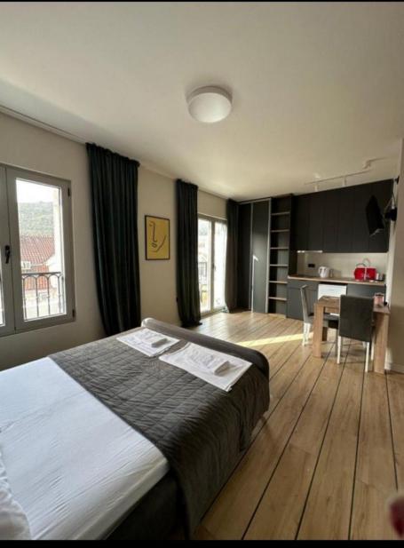 Prodaja moderno opremljene garsonjere 33 m² – Budva, centar
