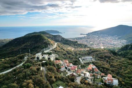 Gradjevinski plac 2,951m2 sa idejnim resenjem u Markovićima