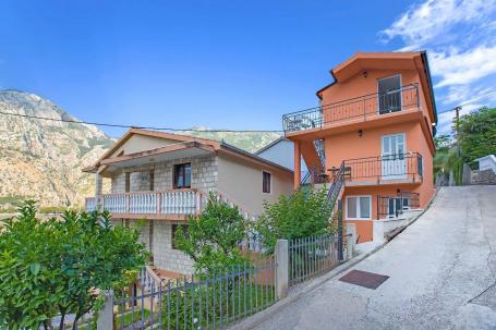 Dve kuće na prvoj liniji mora, Muo, Kotor-Pogled na More i Sopstvena Ponta