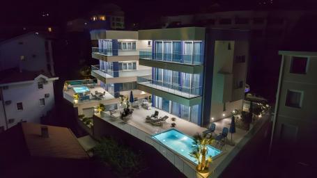 Prodaja dve luksuzne vile sa privatnim bazenom i pogledom na more – Budva