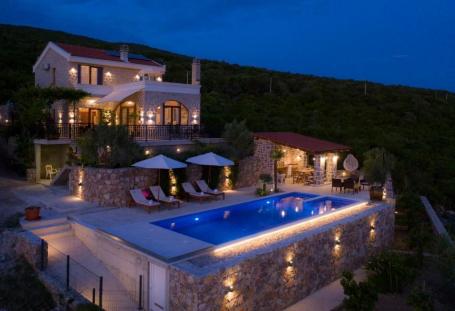 Prodaja ekskluzivne vile sa bazenom i spektakularnim pogledom – Zagora, Kotor
