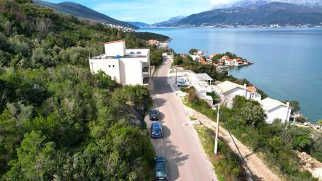 Prodaja Zemljišta u Radovićima, Tivat: Druga Linija od Mora sa Pogledom, 2300m2