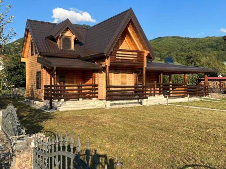 Kolasin-Planinska kuca 180m2 na atraktivnoj lokaciji