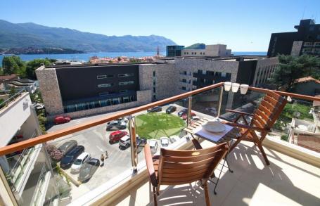 Prodaja – Budva, Gospoština, luksuzan dvosoban apartman 75 m² sa pogledom na more