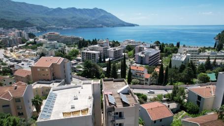 Moderna stambena zgrada 1000m2 sa 18 apartmana u Bečićima, 300 metara od mora