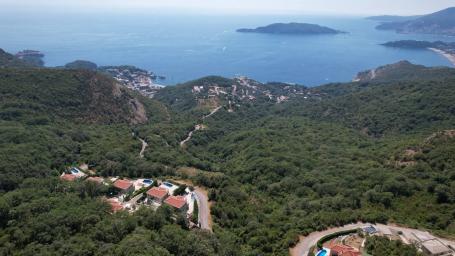 Kuljače, Budvanska Rivijera – Plac sa Panoramskim Pogledom na More 7727 m² za Izgradnju Luksuznih Vi